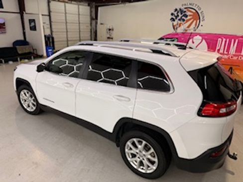 Used 2017 Jeep Cherokee Latitude FWD image 5
