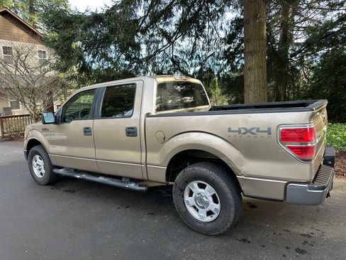Used 2011 Ford F150 XLT w/ Off Road Pkg image 4