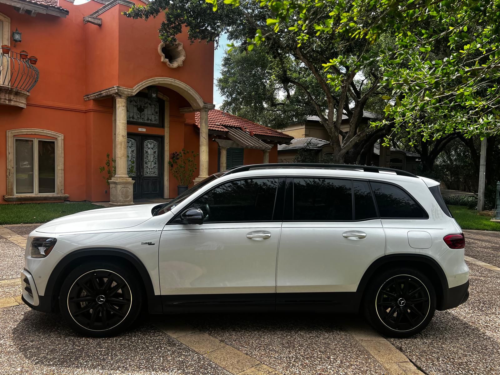 Used 2025 Mercedes-Benz GLB 35 AMG 4MATIC image 4