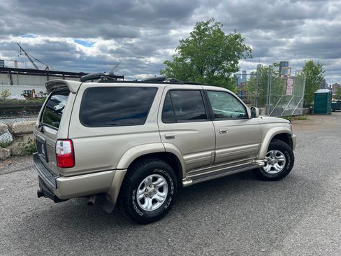 Used 2001 Toyota 4Runner Limited AWD/4WD image 2