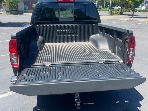 Used 2019 Nissan Frontier SV RWD image 2