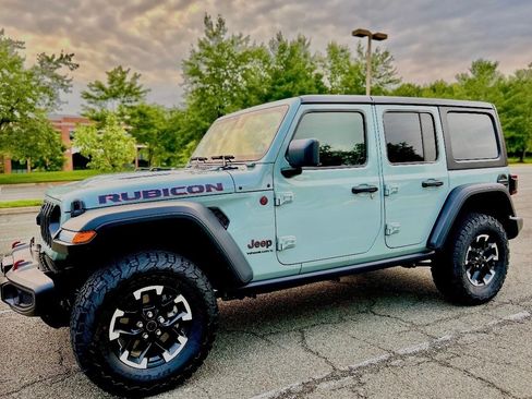 Used 2024 Jeep Wrangler Unlimited Rubicon w/ Technology Group AWD/4WD image 3