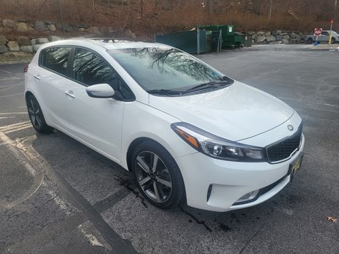Used 2018 Kia Forte EX w/ EX Premium Tech Package image 2