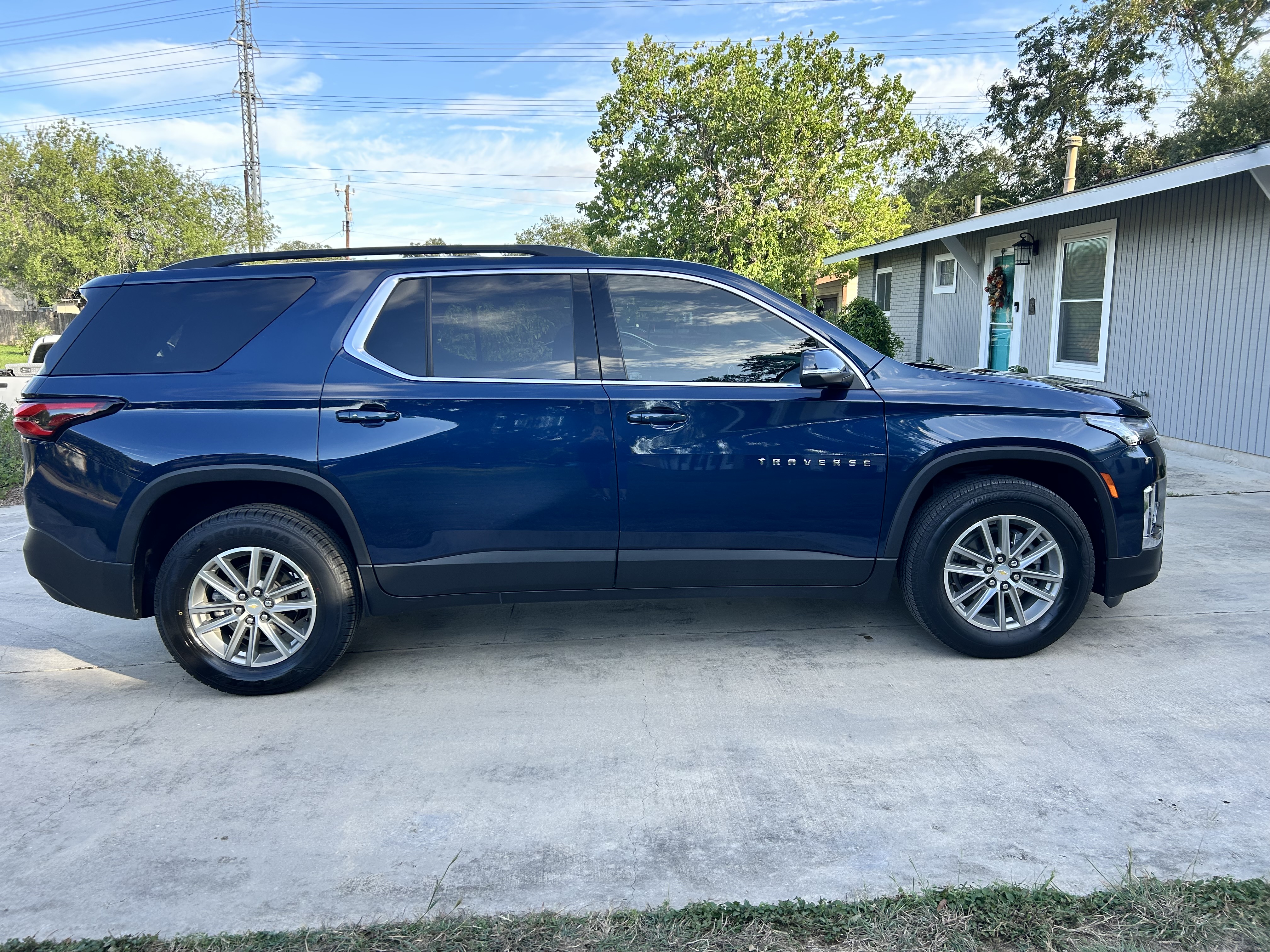 Used 2023 Chevrolet Traverse LT FWD image 4
