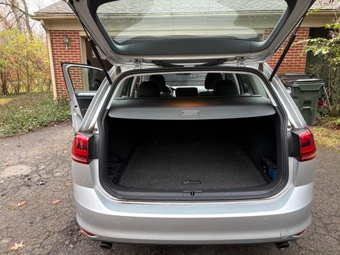 Used 2017 Volkswagen Golf S image 16