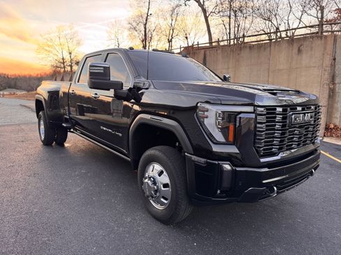 Used 2024 GMC Sierra 3500 Denali Ultimate image 5