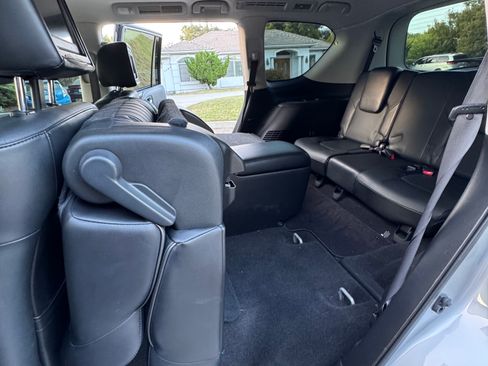 Used 2011 INFINITI QX56 2WD w/ Deluxe Touring Pkg image 12
