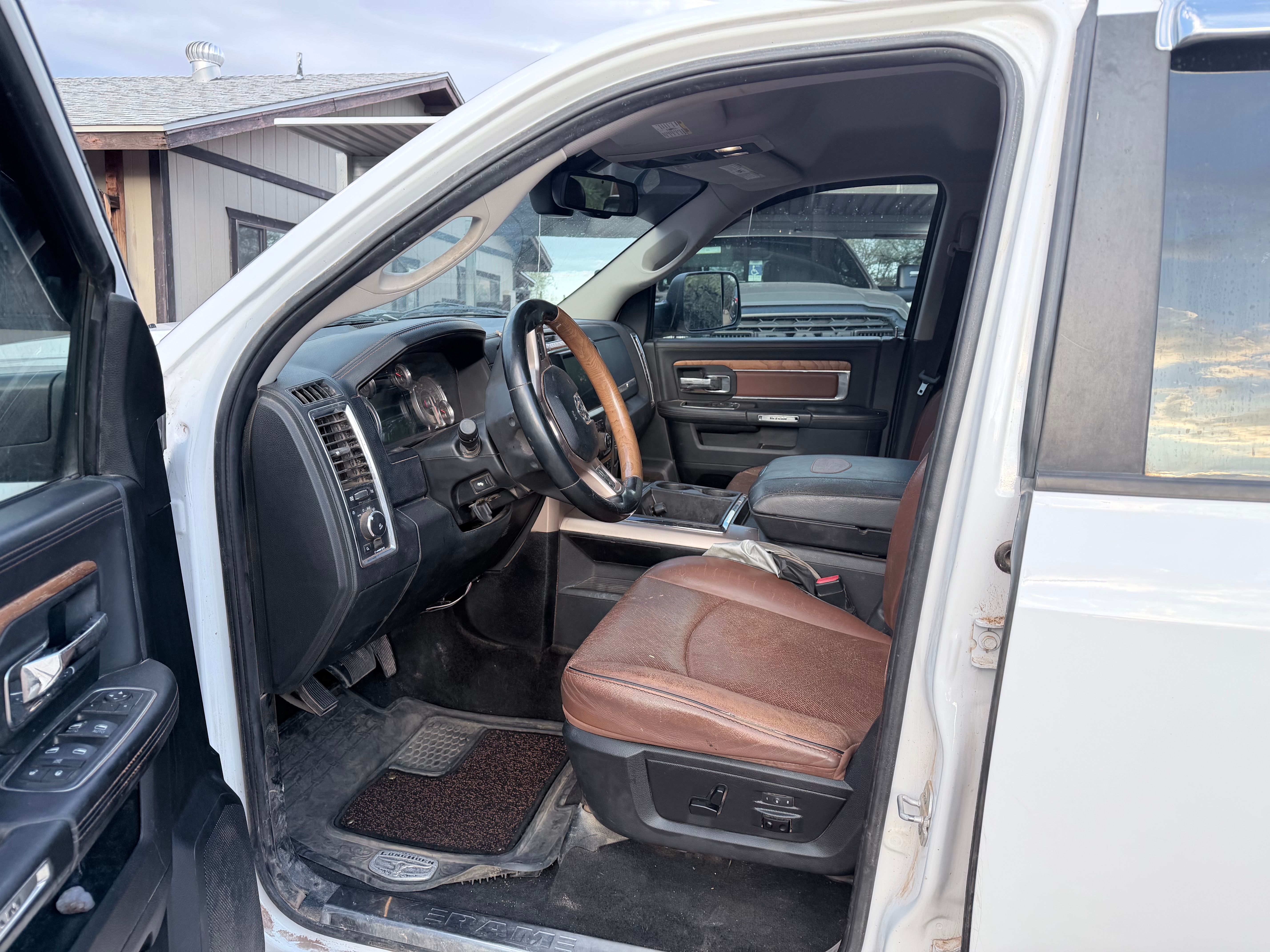 Used 2015 RAM 1500 Laramie Longhorn w/ Convenience Group AWD/4WD image 11