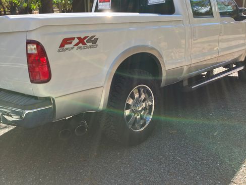 Used 2010 Ford F250 Lariat image 25