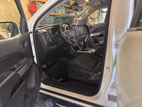 Used 2019 Chevrolet Colorado LT w/ LT Convenience Package image 6