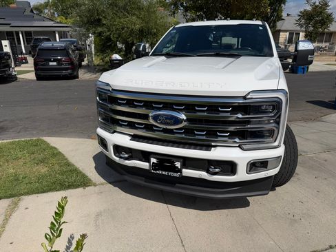 Used 2023 Ford F250 Platinum AWD/4WD image 1