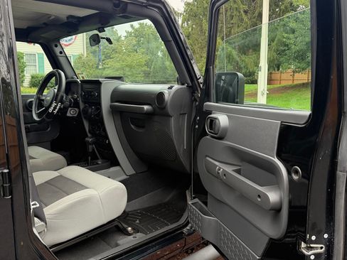 Used 2010 Jeep Wrangler Unlimited Sport AWD/4WD image 11