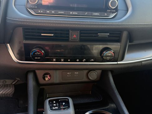 Used 2024 Nissan Rogue SV image 15