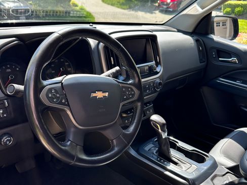Used 2022 Chevrolet Colorado Z71 w/ Z71 Midnight Edition AWD/4WD image 13
