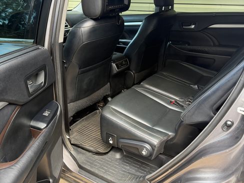 Used 2016 Toyota Highlander XLE FWD image 15