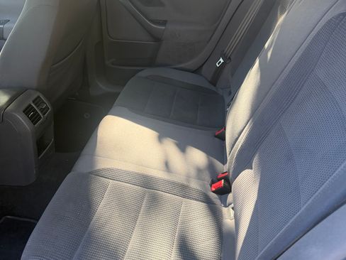 Used 2009 Volkswagen Jetta S image 4