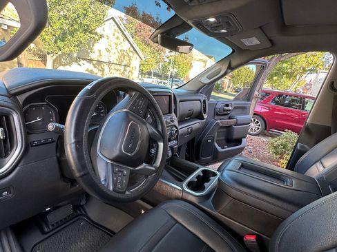 Used 2022 GMC Sierra 3500 Denali w/ Denali Black Diamond Edition image 13