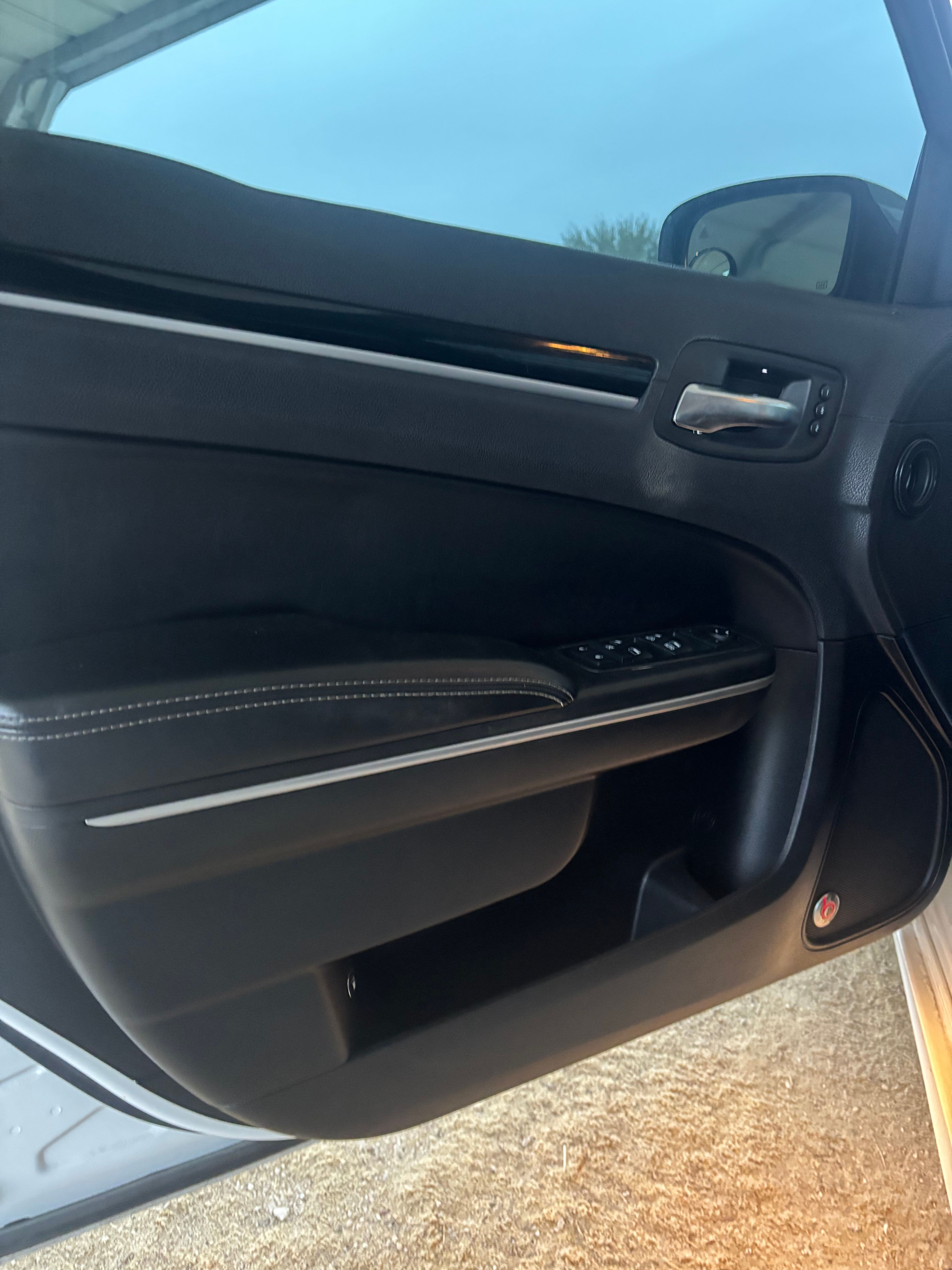 Used 2018 Chrysler 300 S w/ 300S Premium Group RWD image 10
