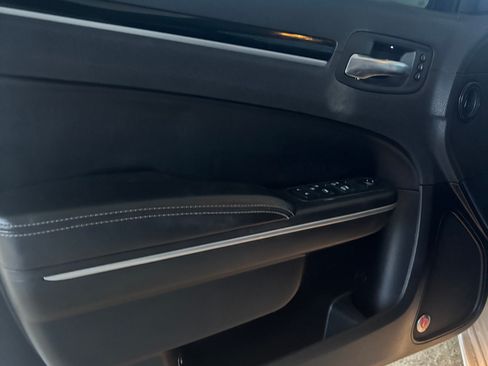 Used 2018 Chrysler 300 S w/ 300S Premium Group image 10