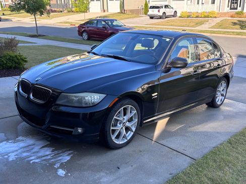 Used 2011 BMW 335i xDrive Sedan AWD/4WD image 12