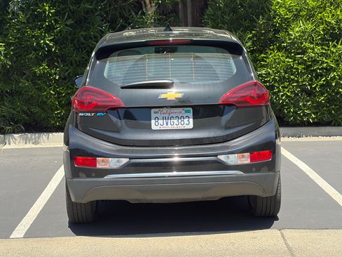 Used 2019 Chevrolet Bolt LT FWD image 2