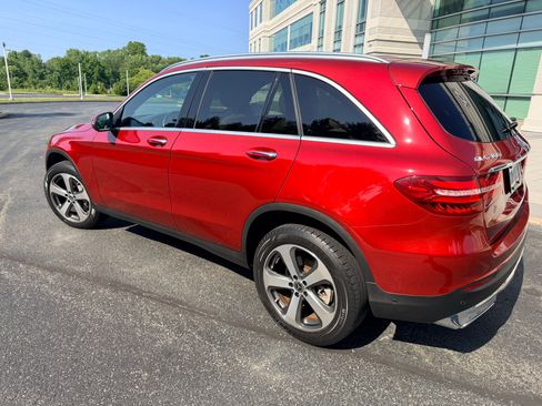 Used 2018 Mercedes-Benz GLC 300 4MATIC image 2