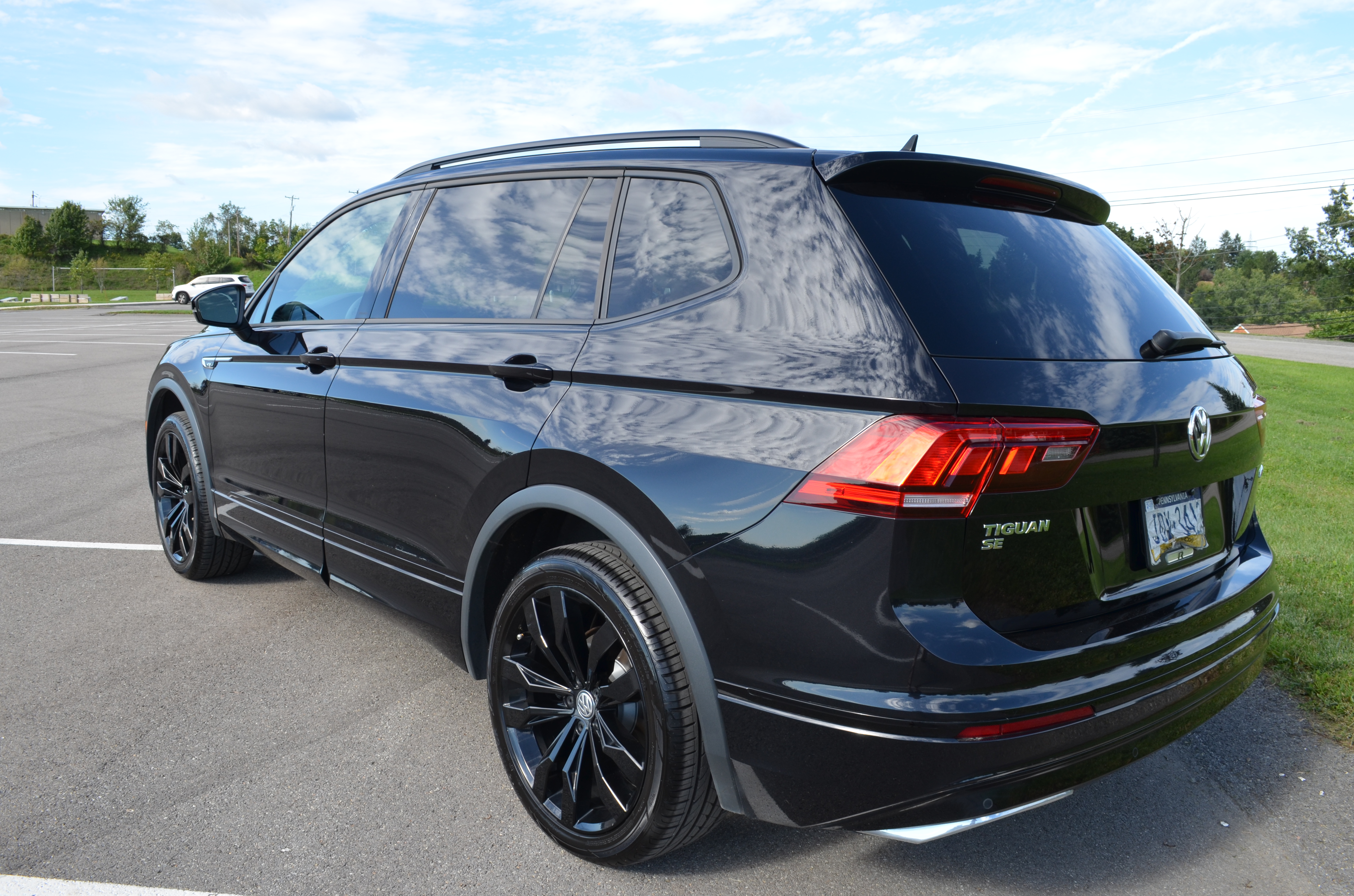 Used 2021 Volkswagen Tiguan SE R-Line AWD/4WD image 5