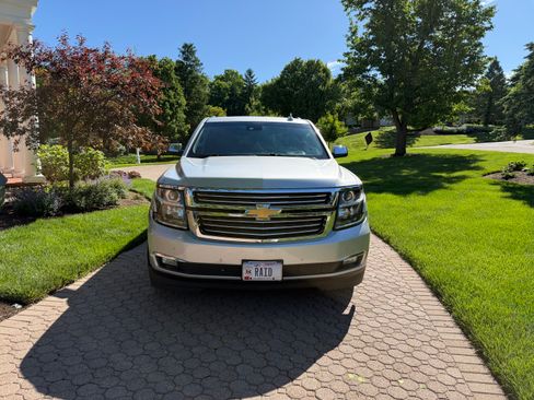 Used 2017 Chevrolet Suburban Premier AWD/4WD image 16