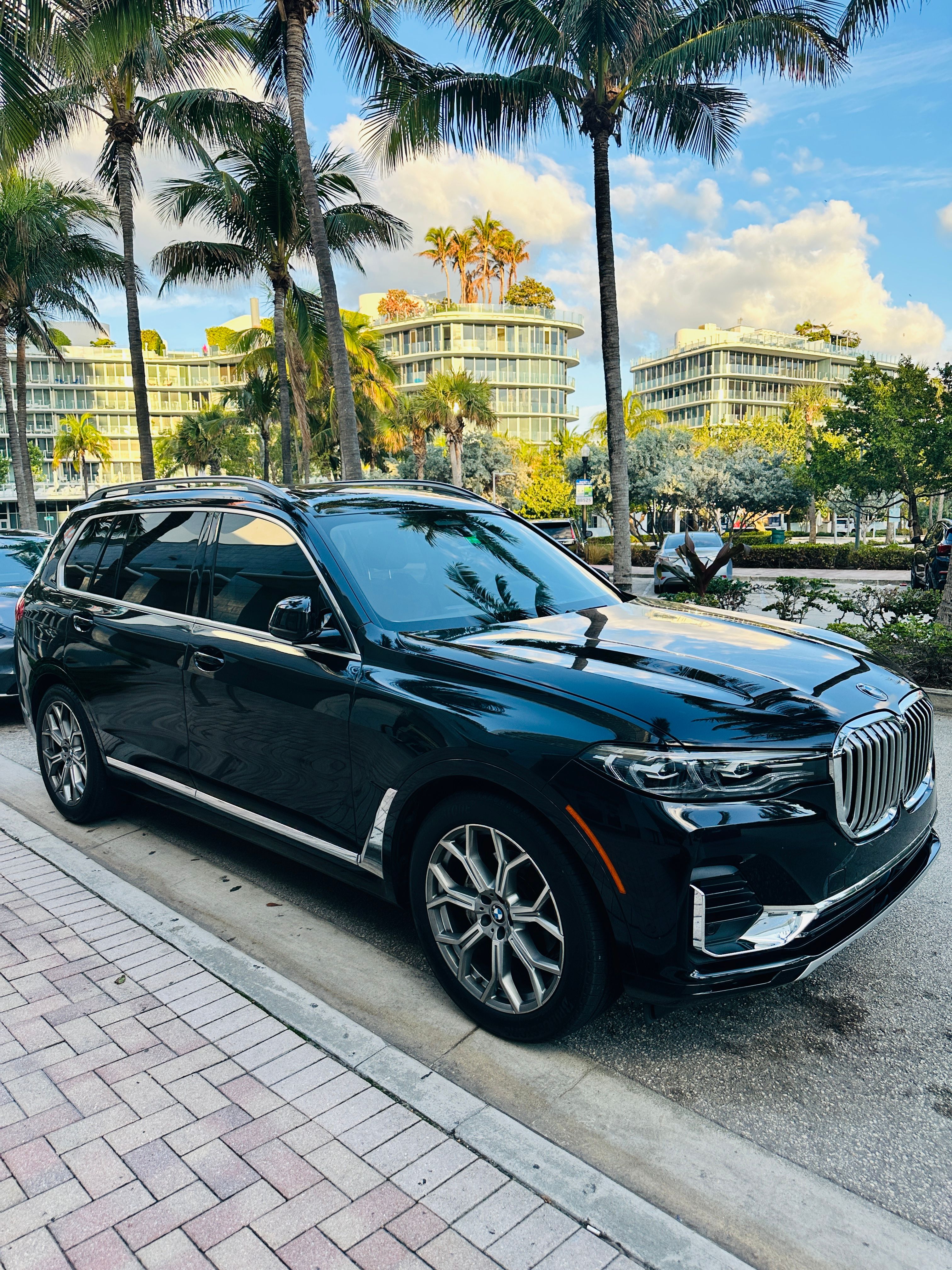 Used 2022 BMW X7 xDrive40i w/ Premium Package AWD/4WD image 11