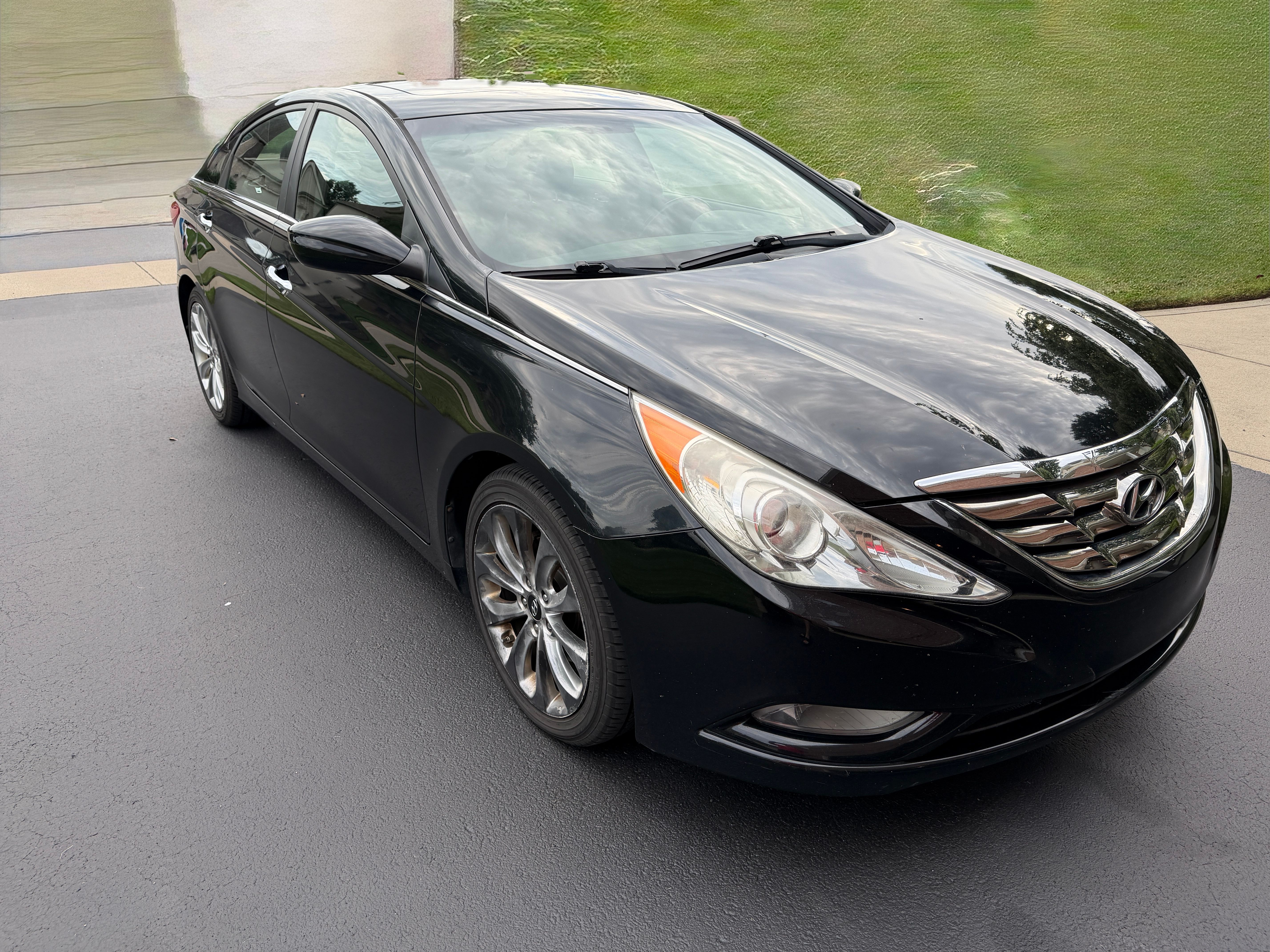Used 2012 Hyundai Sonata SE w/ Navigation & Sunroof Pkg FWD image 2