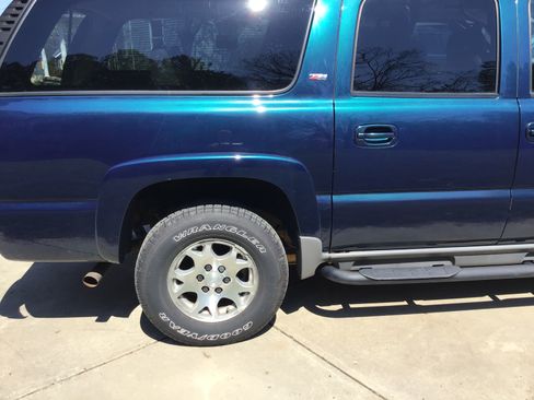 Used 2005 Chevrolet Suburban Z71 w/ Preferred Equipment Group image 13