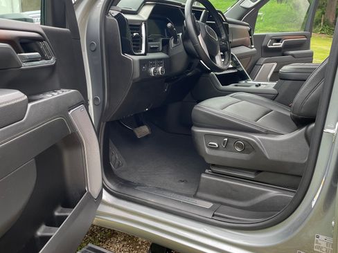 Used 2025 GMC Sierra 2500 Denali w/ Denali Reserve Package AWD/4WD image 10