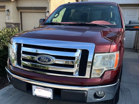 Used 2010 Ford F150 XLT image 1