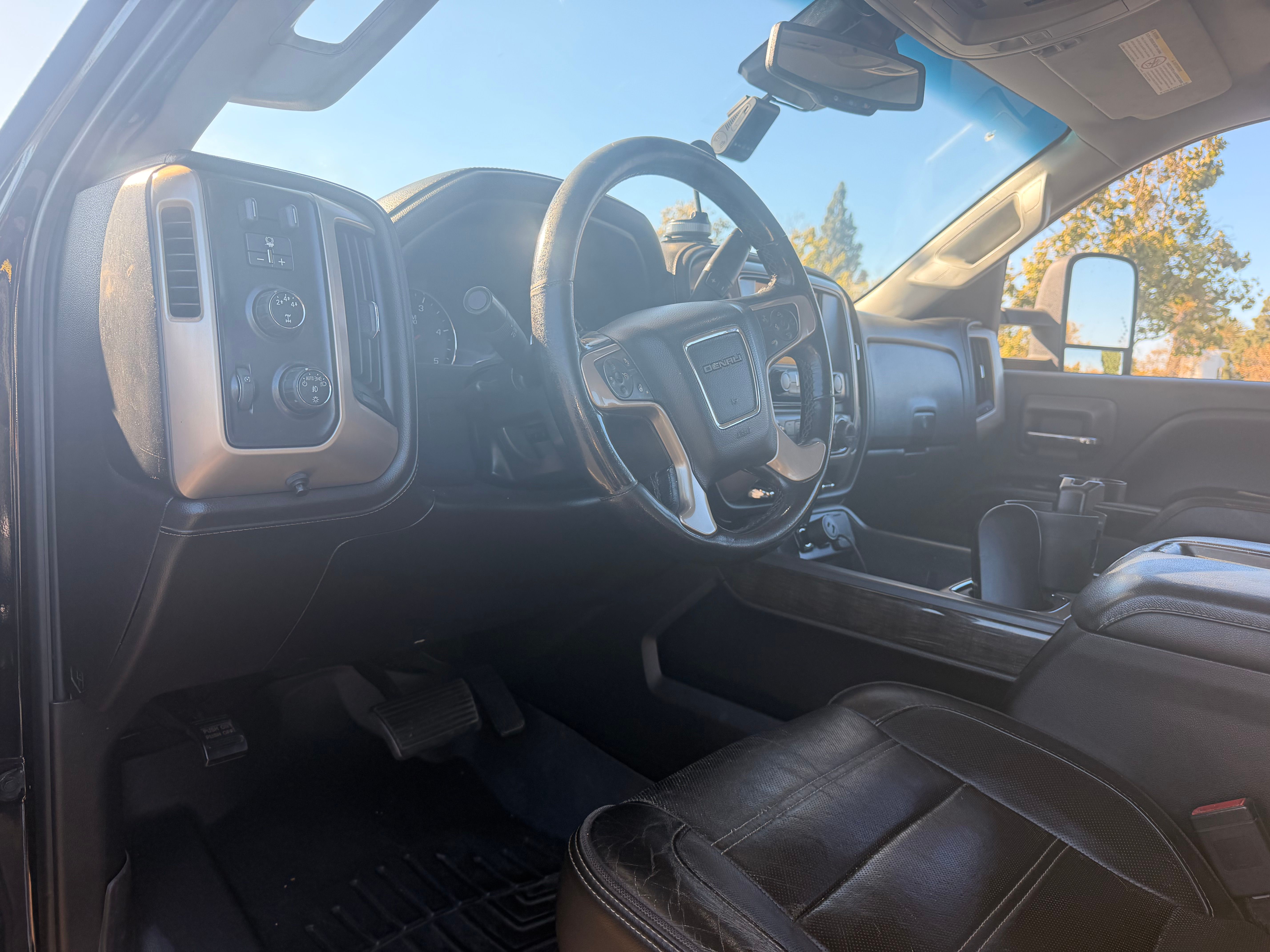 Used 2015 GMC Sierra 2500 Denali w/ Duramax Plus Package AWD/4WD image 13