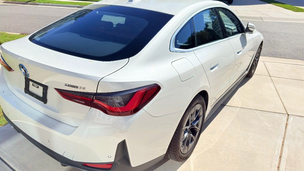Used 2023 BMW i4 eDrive35 RWD image 4