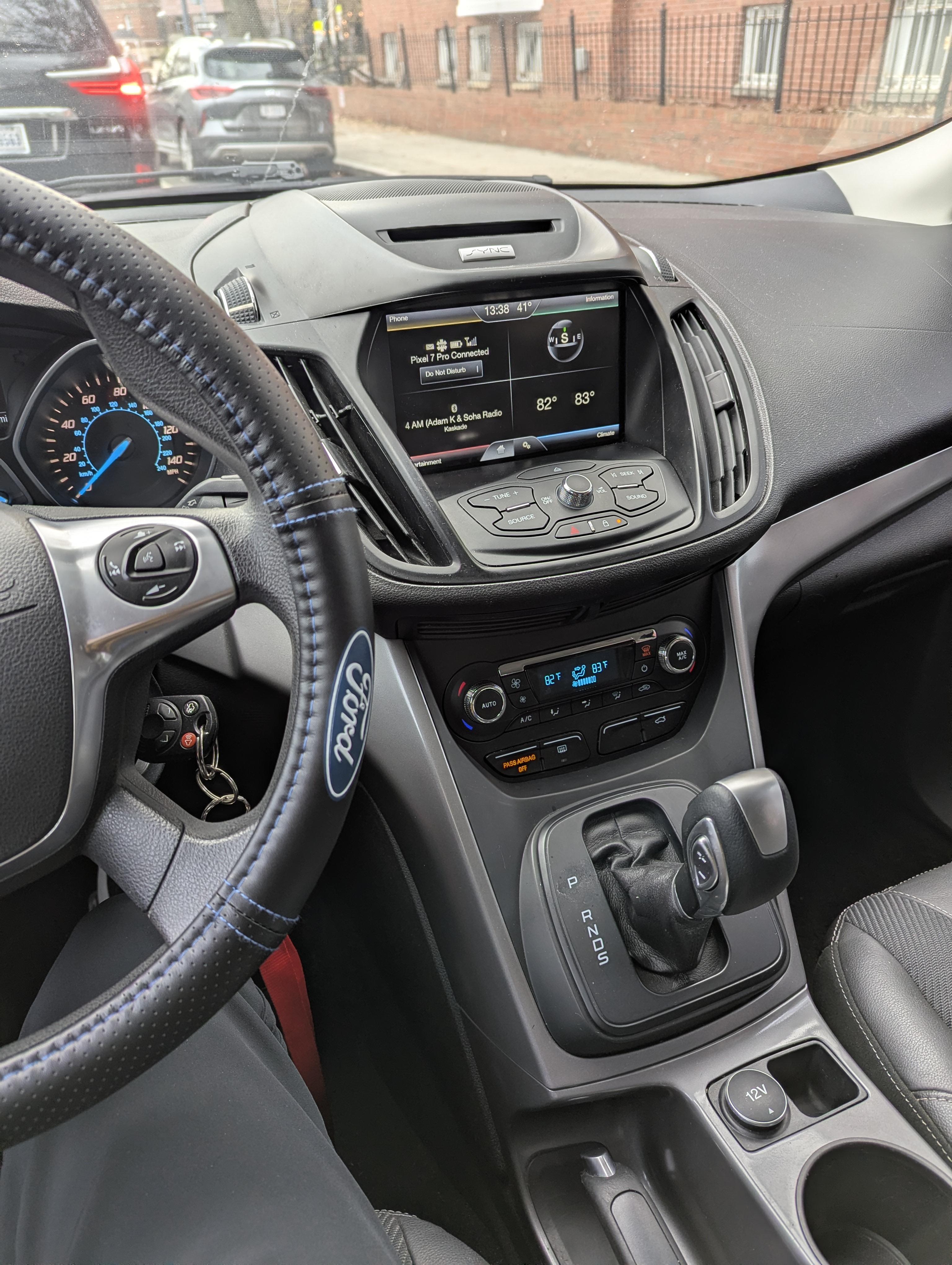 Used 2015 Ford Escape SE w/ SE Chrome Package FWD image 4