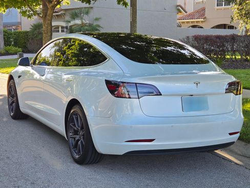 Used 2019 Tesla Model 3 Standard Range Plus image 5