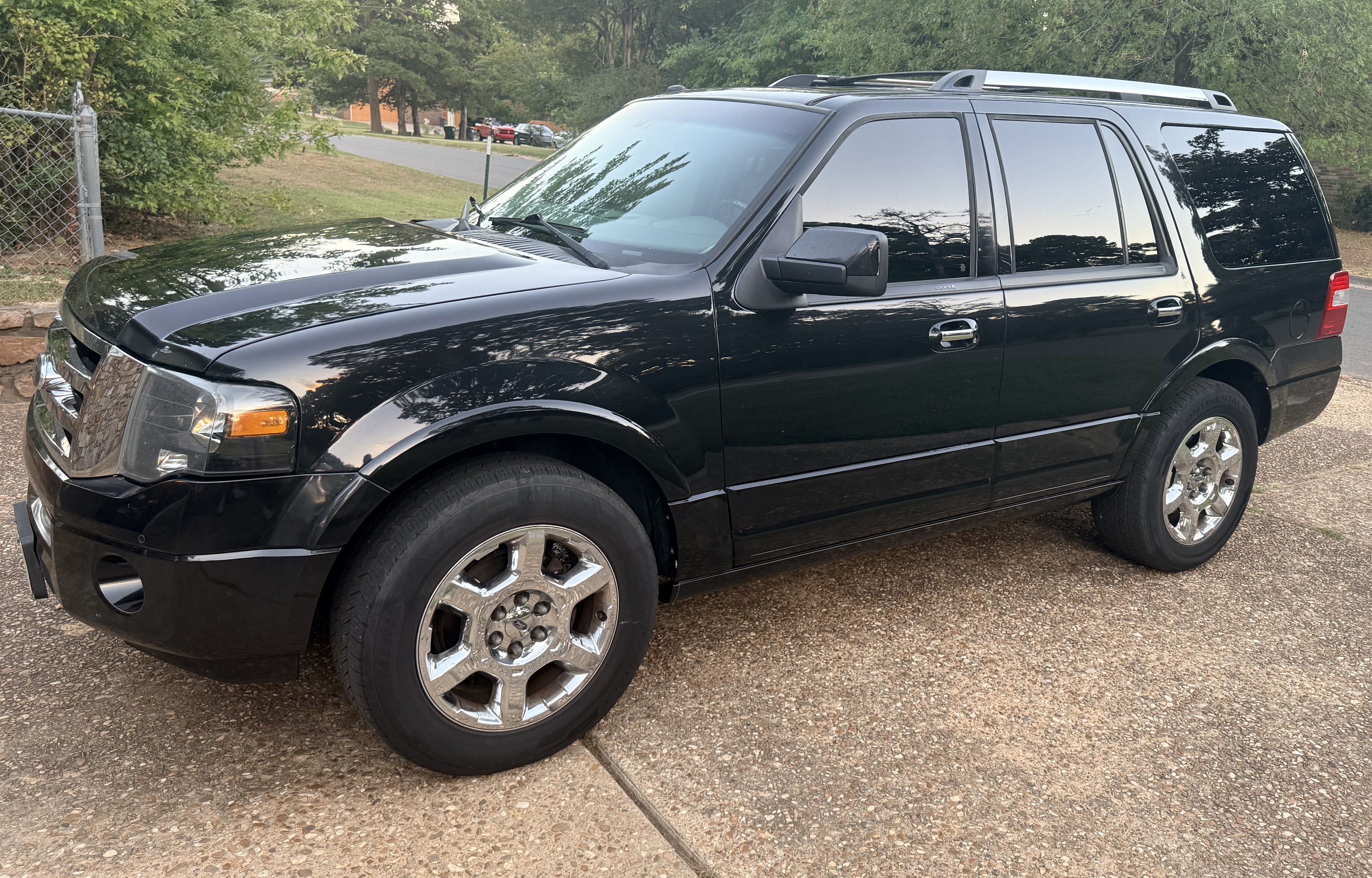Used 2013 Ford Expedition Limited RWD image 2