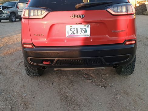 Used 2019 Jeep Cherokee Trailhawk image 6