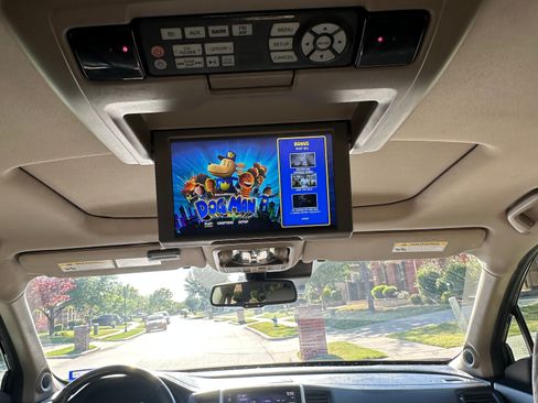 Used 2017 Honda Pilot Touring image 32