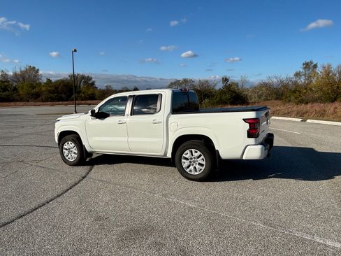 Used 2024 Nissan Frontier SV w/ SV Convenience Package image 5