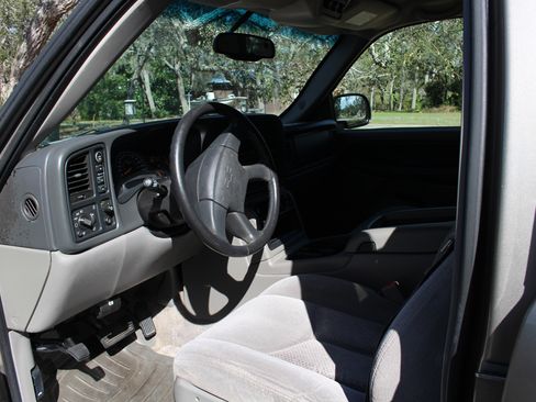 Used 2003 Chevrolet Tahoe LS image 11
