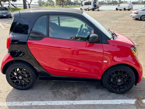 Used 2019 smart fortwo electric drive image 2