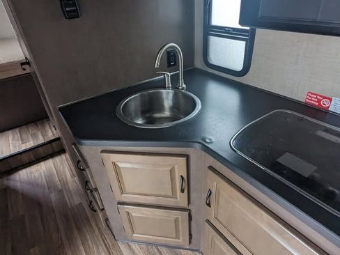 Used 2018 Ford E-450 and Econoline 450 Super Duty w/ Motorhome Prep Package image 6