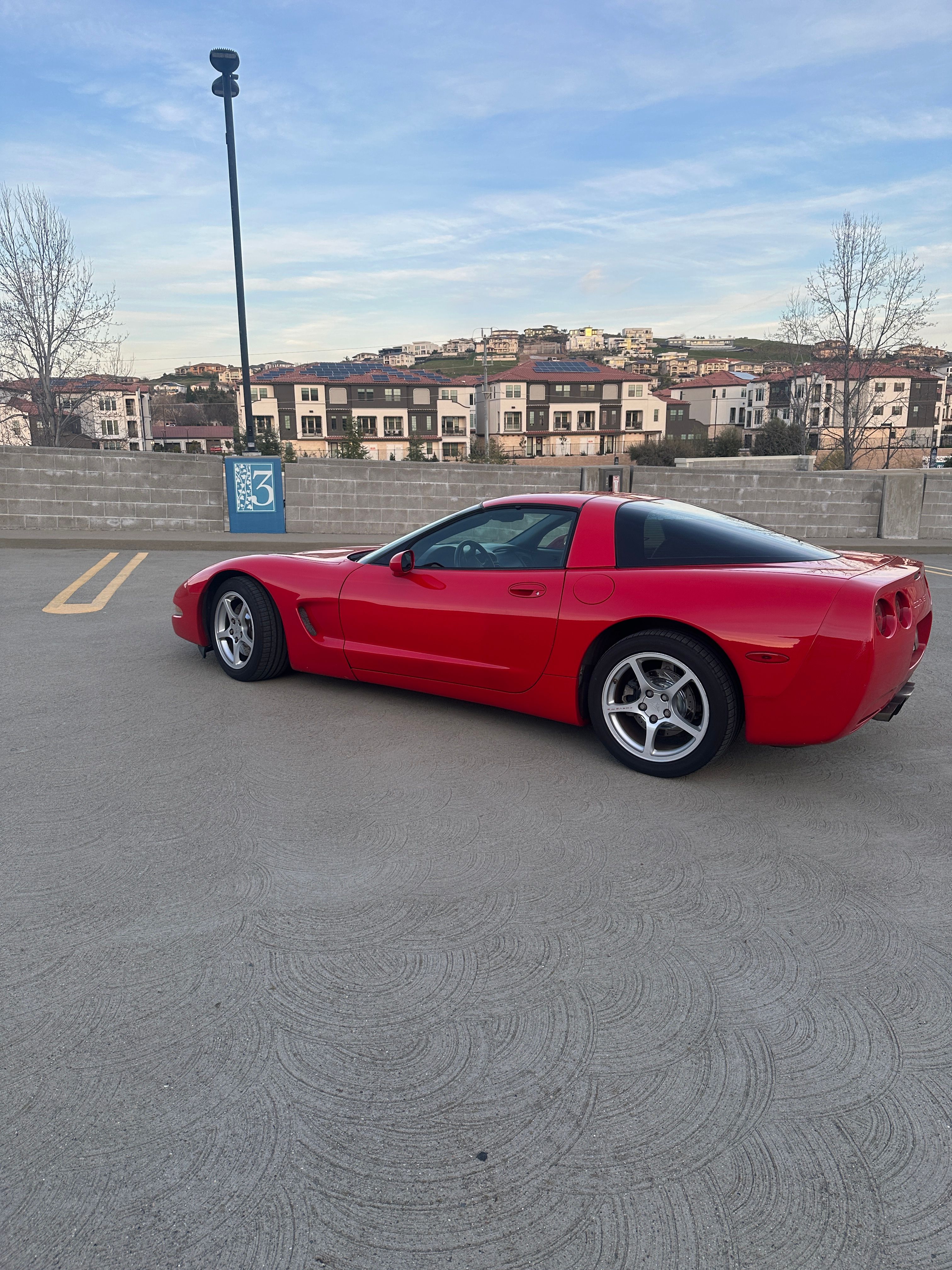 Used 2000 Chevrolet Corvette Coupe w/ Memory Pkg RWD image 9