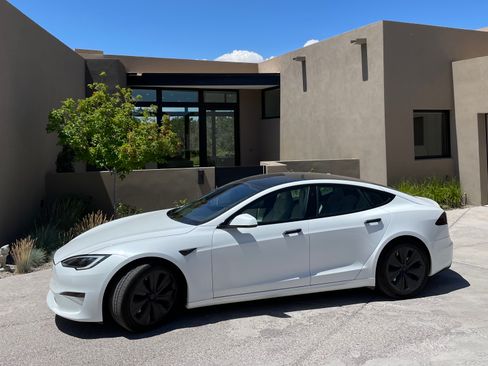 Used 2022 Tesla Model S Standard Range image 1