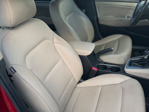 Used 2017 Hyundai Elantra Limited w/ Limited Tech Package 04 FWD image 14