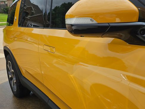 Used 2023 Rivian R1S Adventure image 9