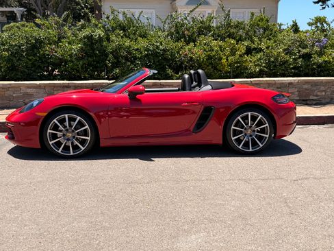 Used 2020 Porsche 718 Boxster RWD image 9