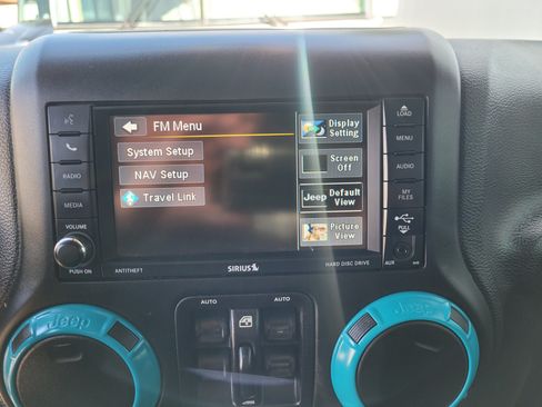 Used 2016 Jeep Wrangler Unlimited Sahara w/ Connectivity Group image 8